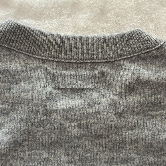 Banana Republic Men's Light Gray Crewneck Sweater - Picture 8 of 8